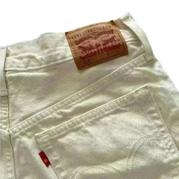 LEVI'S WOMEN'S 501 GIVE ME BUTTERFLIES HIGH RISE‎ DENIM SHORTS - Picture 3 of 7